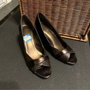 New IMPO Sz Womens “Vibe” Shoes Snake Skin 7.5 Copper Open-toe Heels Dress Pumps